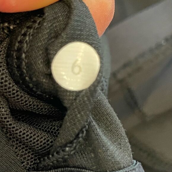 EUC Lululemon Black Run Catch Me Tank Sz. 6 - Picture 2 of 5